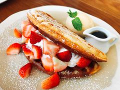 草莓松饼-ROAST coffee & eatery