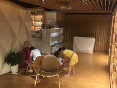 -新华里咖啡书吧(新华书店小寨店)