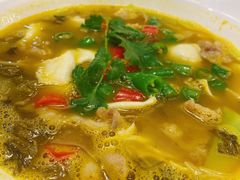 金汤酸辣双牛-轩记海鲜餐厅·四十五年老字号·经典粤菜(西区彩虹店)