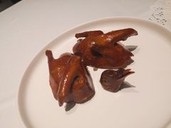 玻璃皮润烧乳鸽-北京厨房(西安SKP店)