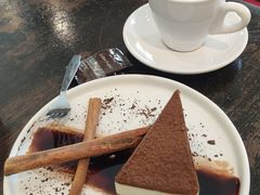 -Chom Cafe and Restaurant