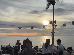 -Sunset Bar(丹绒亚路香格里拉店)