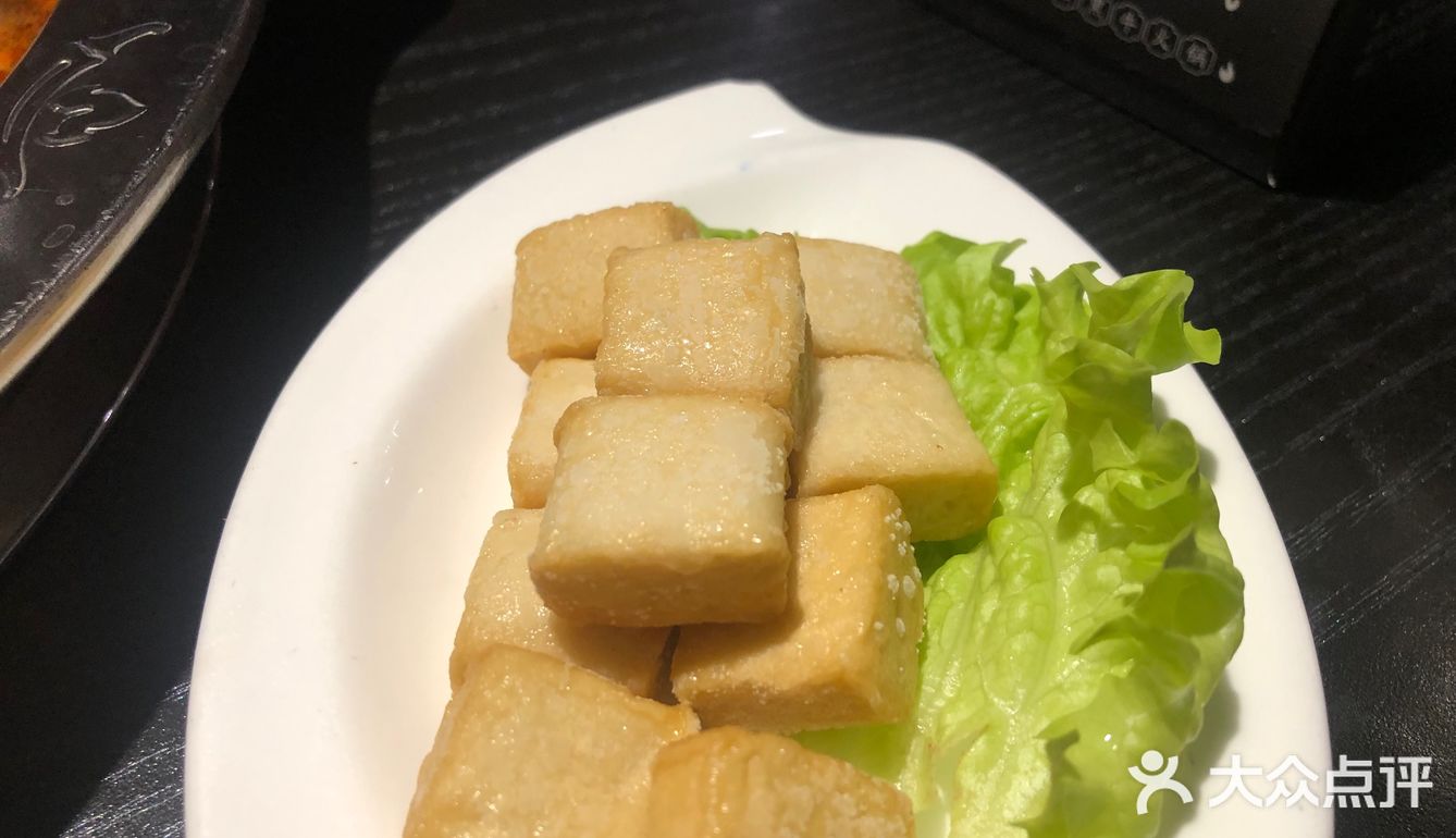 矿泉水锅底的台湾火锅