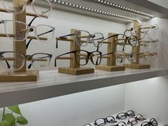 -翰佐蔡司小乐圆·依视路星趣控·暴龙眼镜折扣店