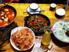 -老滇山寨•云南特色菜•地方菜•民族风情歌舞表演(金碧店)