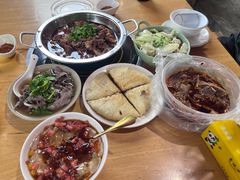 -大众跷脚牛肉馆·非遗传承单位(峨眉山店)