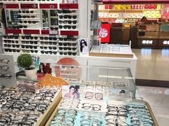 -美式眼镜·授权蔡司.依视路.尼康.豪雅.明月(人民广场店)