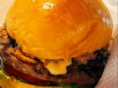 -BOURBON 玻本美式餐厅酒吧(虹桥新天地店)