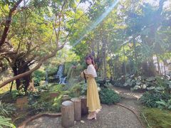 -Chom Cafe and Restaurant