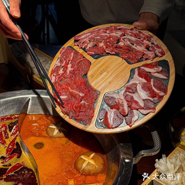 不愧是大上海，开了首家重庆火锅bistro