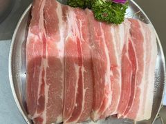 厚切黑猪五花-围炉肉舍•炭烤活鳗•丹东海鲜烤肉(步行街店)