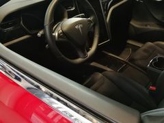 -TESLA 特斯拉(上海太古汇体验店)