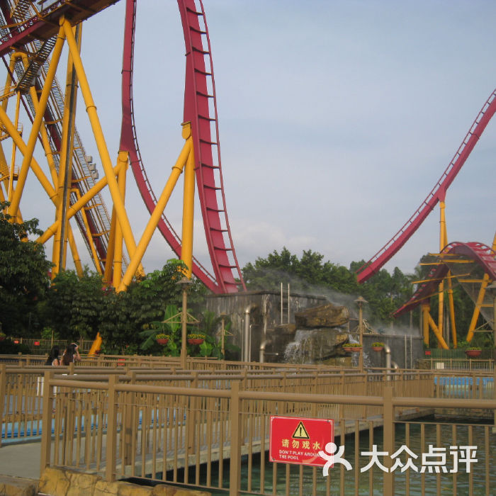 广州长隆欢乐世界垂直过山车图片-郑州游乐园