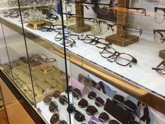 -MiRi眼镜连锁·蔡司·尼康控优点合作店(莘庄店)