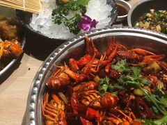 麻辣小龙虾-日进一片海.生腌海鲜火锅.宵夜烧烤(三里屯总店)
