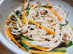 鸡丝凉米线-云海肴·汽锅鸡·云南代表菜(天山百盛优客店)