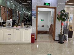 -茂菊口腔连锁(浦东南路店)