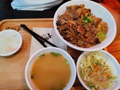 大碗过瘾双拼-熊吞·大碗丼烧肉饭(济宁万达广场店)