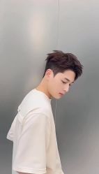 -一家只做男发烫染的店