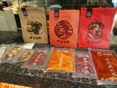 -老牌坊云南鱼豆花火锅(哈西万达店)