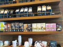 面包甜点陈列柜-星巴克臻选(广州二沙岛文立方店)