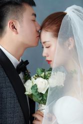 -雪中彩影婚纱摄影·微光艺术中心