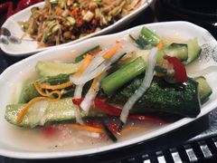 腌制酸黄瓜-韩阳王石板烤肉