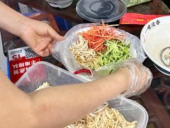 -牛一嘴·兰州牛肉面·大盘鸡(财富中心店)