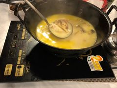 -鲜入围煮花胶鸡海鲜火锅