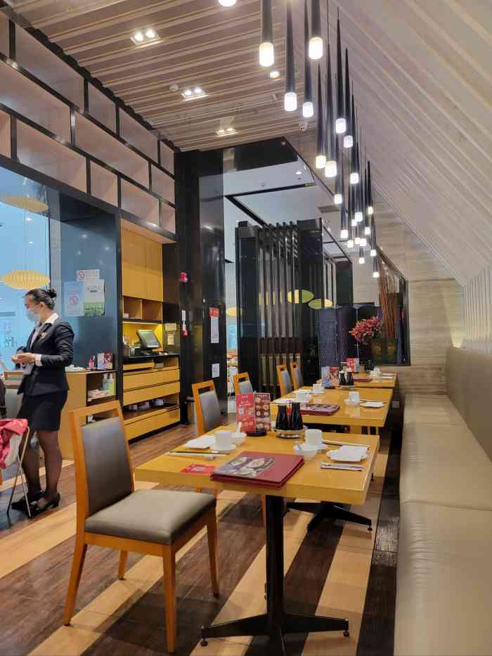 鼎泰丰是很出名的餐厅啦!算是江."-大众点评移动版