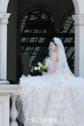 -现代经典婚纱摄影