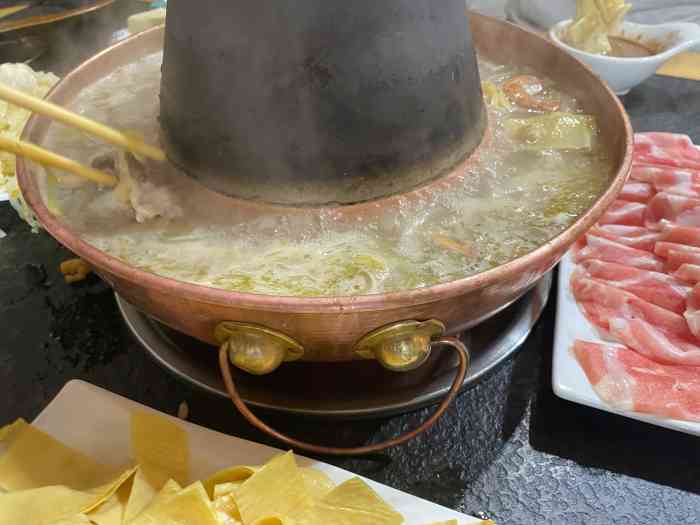 徐记铜火锅涮羊肉-"熟话说:马不食夜草不肥[捂脸][捂脸][.