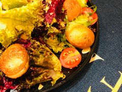 田园蔬菜沙拉配凯撒汁-又见马甲M8融合西餐厅(厦门体育中心店)