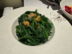 鹰嘴豆蒜香炒菠菜-洛缦音乐餐厅(工业展览馆万象城店)