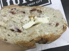 招牌三角芝士面包-Juicy Bakery(大学路店)