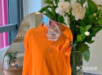 在momopark和闺蜜逛街，想种个睫毛，在附近搜到