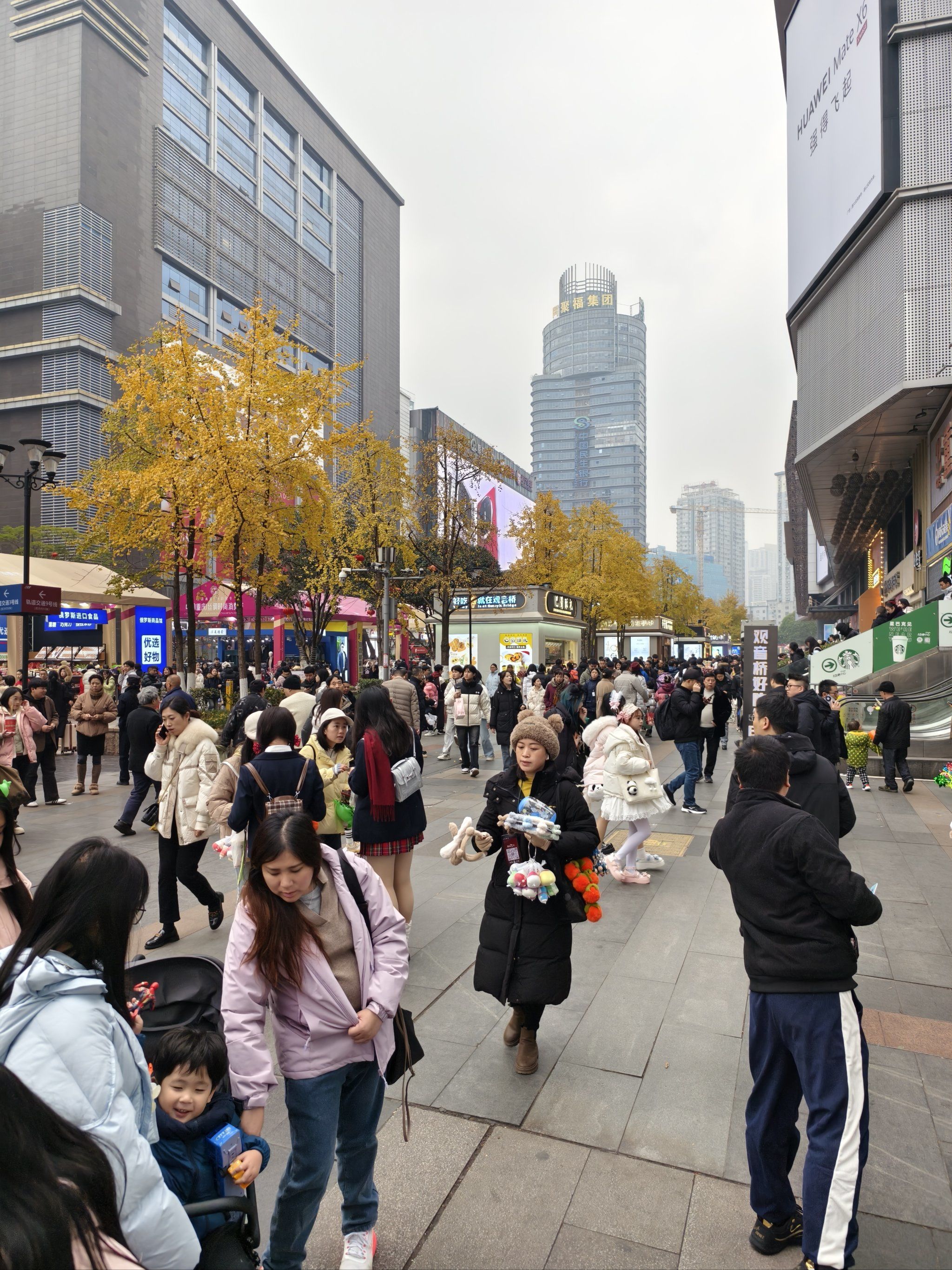 熙熙攘攘好热闹