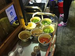 -拈签一笑黄牛肉辣卤串串