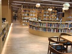 -漕河泾街道图书馆(漕河泾社区文化活动中心店)