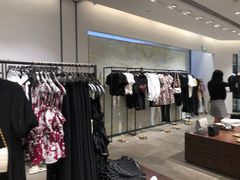 -URBAN REVIVO(高德置地广场·春广场店)