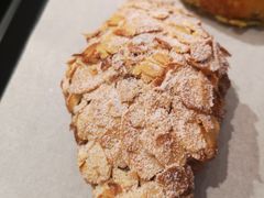 巴旦木可颂-CARINO BAKERY&CAFE(人广来福士店)