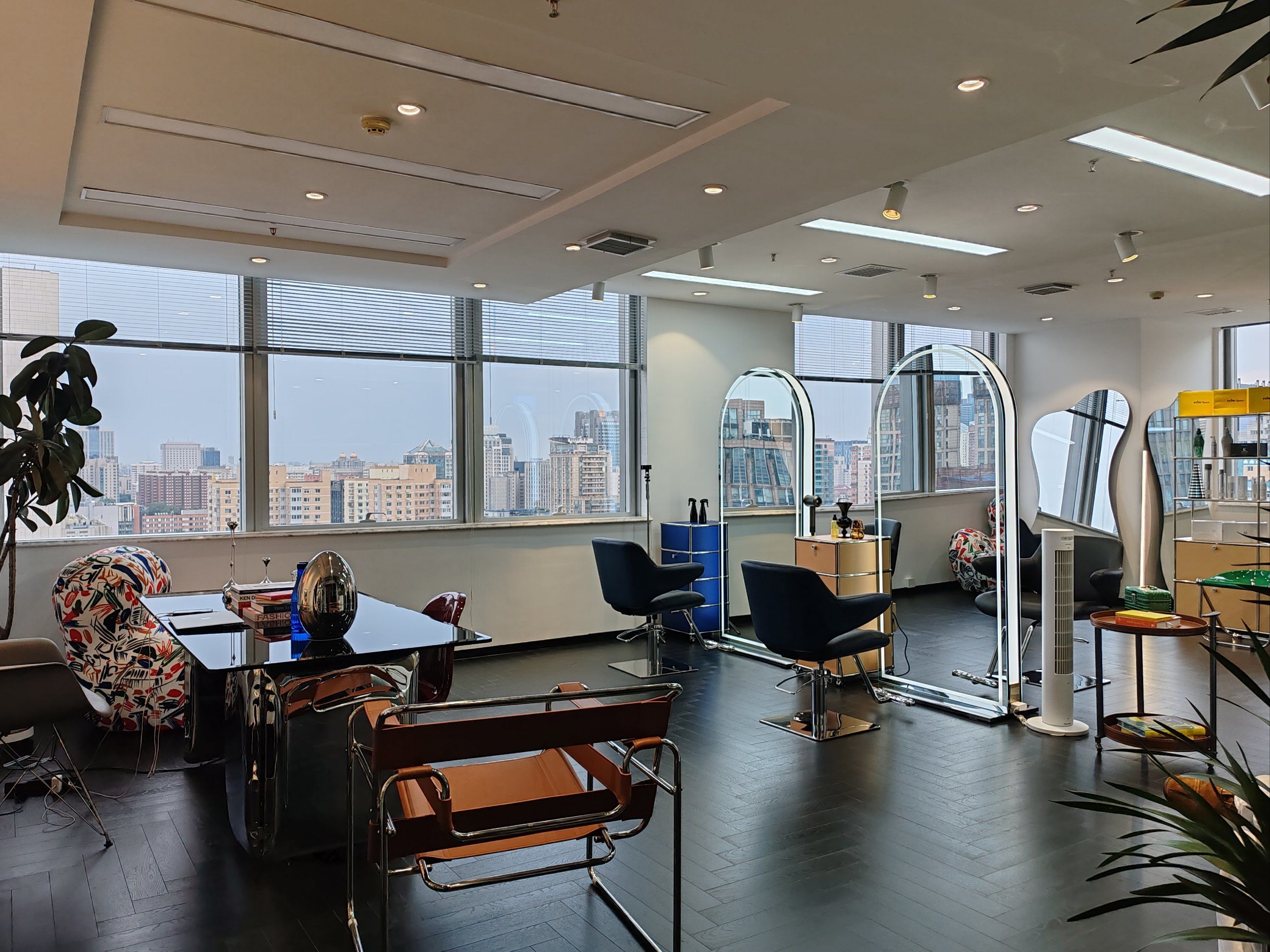 你喜欢热闹的理发馆?还是清净的工作室?