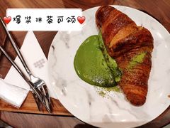 爆浆抹茶可颂-DECAMERON十日谈(卓悦汇店)