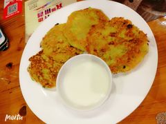 西葫芦饼配酸奶-TUK土耳其餐厅·下午茶(卢湾店)