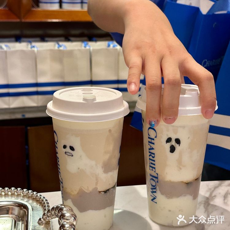 深圳湾红茶公司万圣节限定奶茶😄