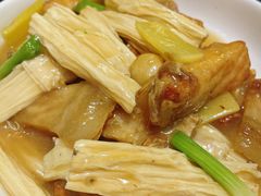 姜葱腐竹焖鱼腩-文记壹心鸡(宝华路店)