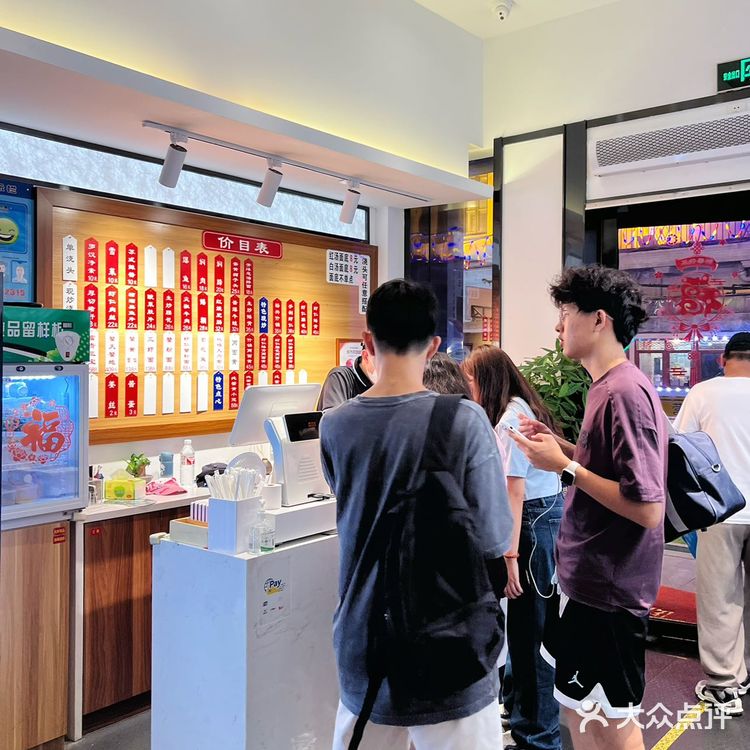 暑假来上海必打卡的蟹黄面