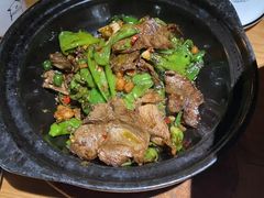 -帅巴人舅母子腊蹄民俗村