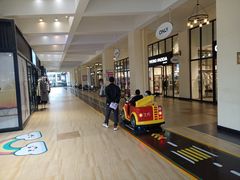 -王府井奥莱临潼小镇(临潼店)