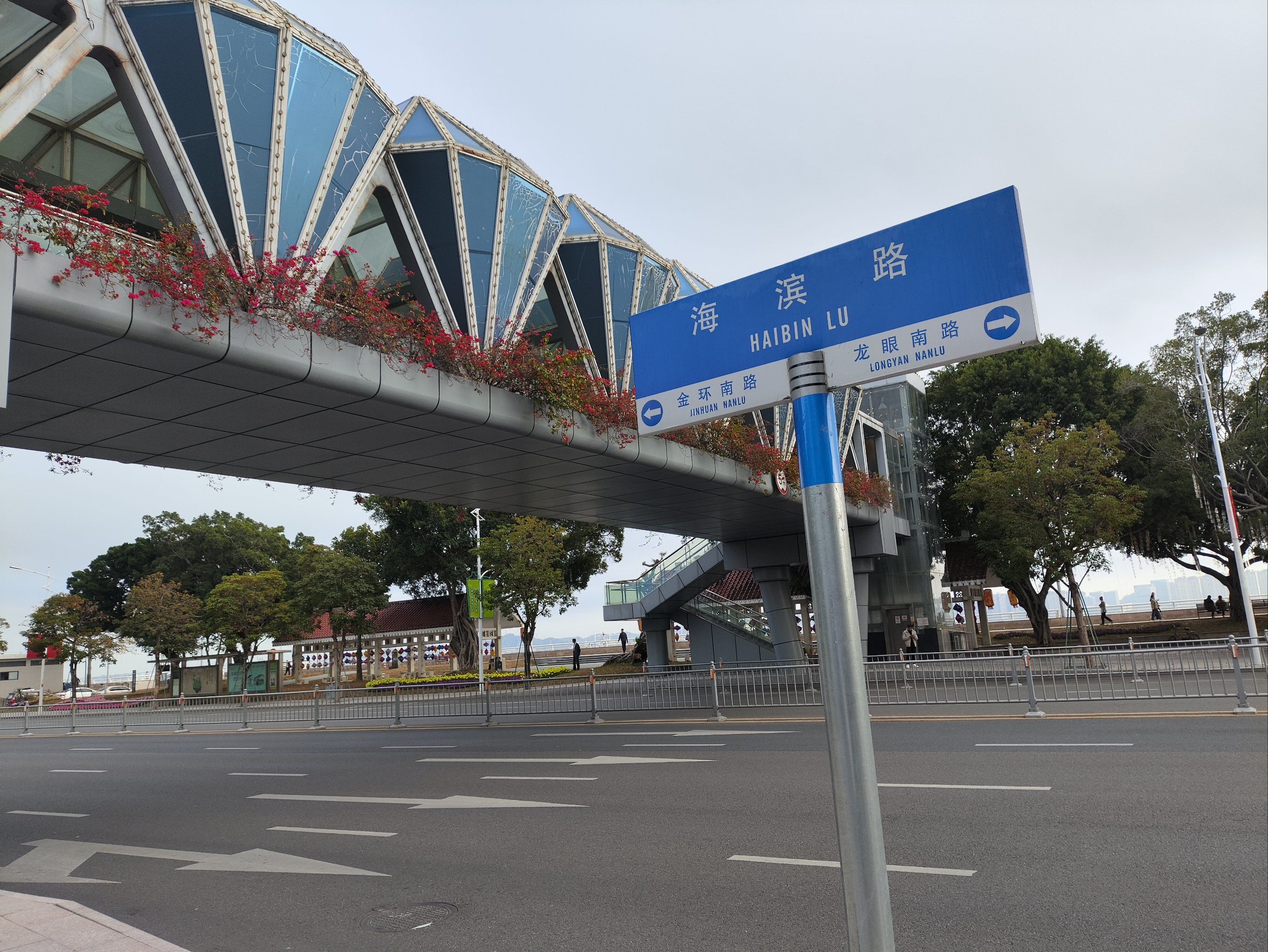 0元玩转这座城 
汕头市的海滨路,靠近沿海的一条城市观海长廊